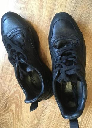 Кожаные кроссовки