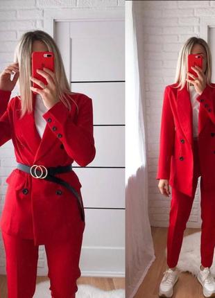 Костюм.
розмір: s, m, l, xl 42,44,46,48.
колір: червоний, чорний, гірчиця, лосось, пудра, морська хвиля, капучино, білий, небесний, тифані.7 фото