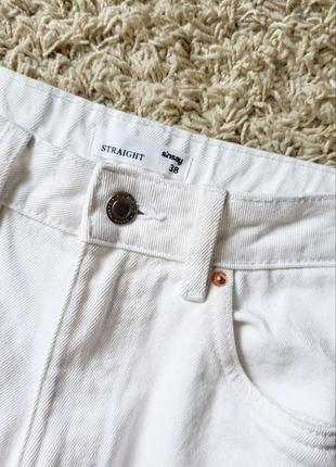 Білі жіночі прямі джинси з розрізами рванію вільні осінні2 фото