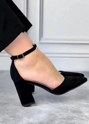 Женские замшевые туфли с ремешком2 фото