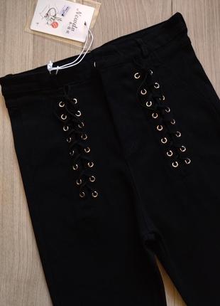 Жіночі джинси скінні укорочені з декоративною шнурівкою4 фото