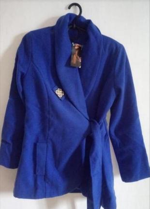 Женское короткое демисезонное шерстяное пальто3 фото