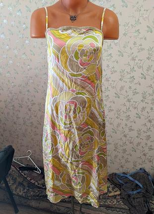 Платье из шелка