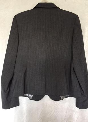 Качественный красивый пиджак жакет темно- серый в полоску3 фото