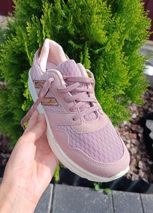 Женские кроссовки