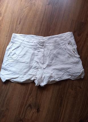 Білі лльняні шорти жіночі