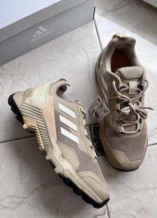 Adidas кросівки