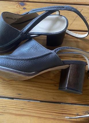 Кожаные оригинальные туфли clarks9 фото