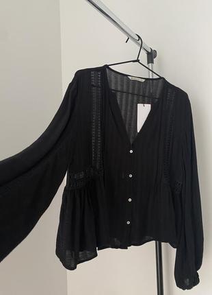 Легкая блуза с красивыми деталями stradivarius8 фото