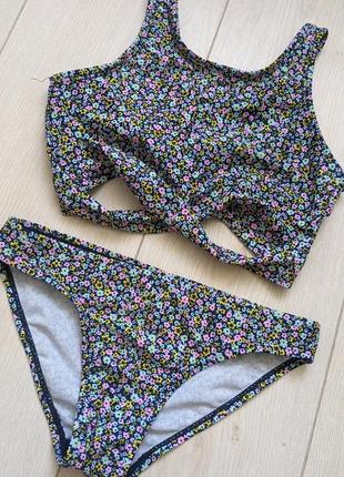 Красивый детский купальник