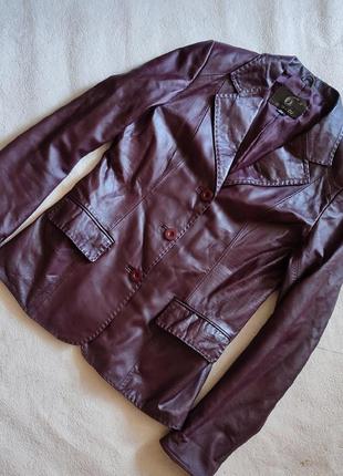 Куртка пиджак кожаная сливового цвета dongdi