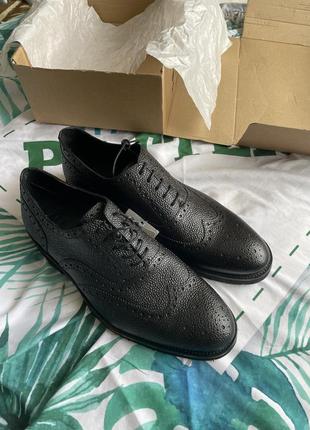 Чоловічі чорні шкіряні туфлі mango