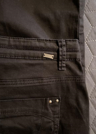 Черные укороченные джинсы4 фото