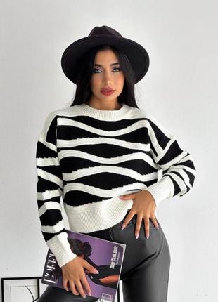 В'язаний светр хвиля короткий