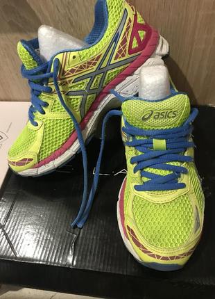 Кроси asics