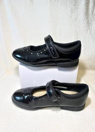 Лакированные туфли clarks девочке 32-33 размер6 фото