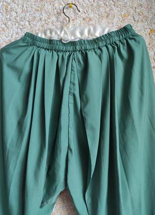 Женские штаны легкие султанки с разрезом штаны больших размеров широкие летние домашние зеленые6 фото