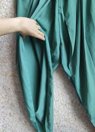 Женские штаны легкие султанки с разрезом штаны больших размеров широкие летние домашние зеленые4 фото