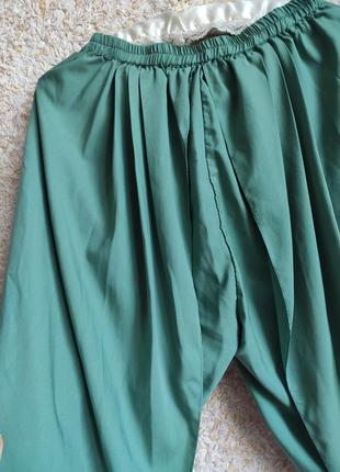 Женские штаны легкие султанки с разрезом штаны больших размеров широкие летние домашние зеленые5 фото