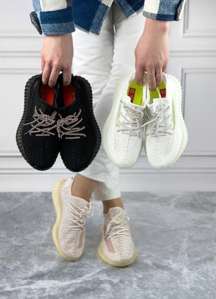 Круті білі жіночі текстильні кросівки10 фото