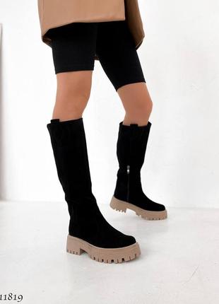 Натуральні замшеві демісезонні чорні чоботи всередині байка на бежевій підошві6 фото