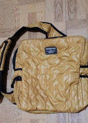 Рюкзак стьобаний на одне плече сумка вмістка та зручна1 фото