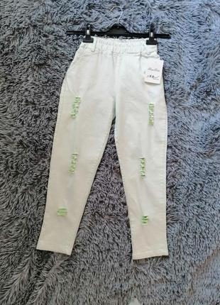 Укорочені рвані джинси джеггінси з яскраво-зеленим виворотом  укороченные рваные джинсы джеггинсы с