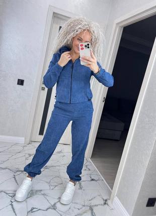 Женский костюм прогулочный вельвет