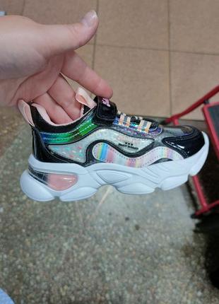 Кроссовки на девочку стильные