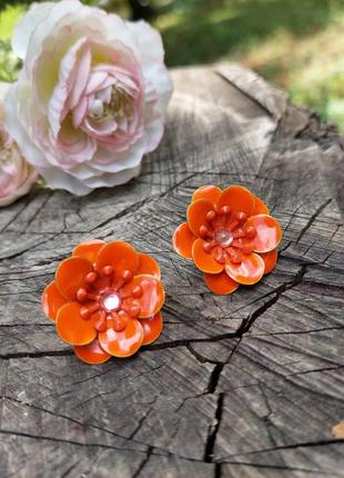 Винтажные металлические оранжевые серьги в виде цветка3 фото
