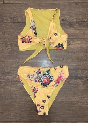 Стильный горчичный желтый купальник в цветы с топом на узел и высокими плавками м