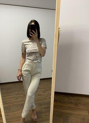 Базовая футболка в анималистичный принт от na-kd ✨