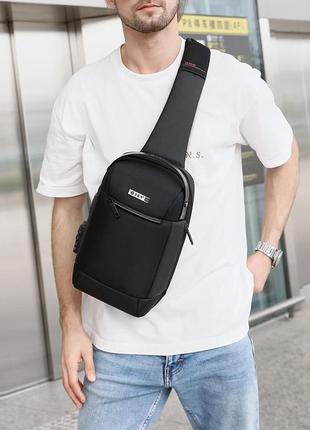 Однолямочный рюкзак сумка skv w20107 с кодовым замком usb городской влагостойкий 7л цвет черный9 фото
