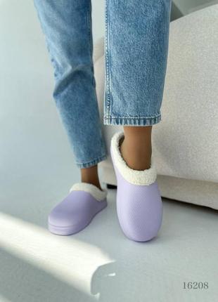 Фиолетовые лавандовые резиновые пенные тапки тапочки сабо кроксы с мехом на меху лаванда3 фото