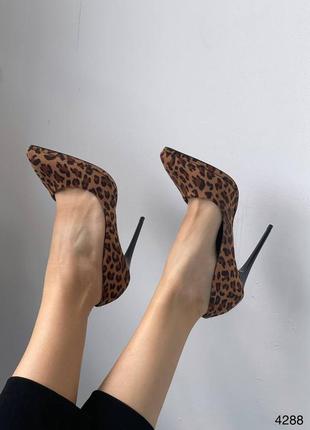 Леопардовые туфли на каблуке7 фото