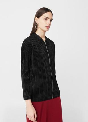 Стильный плиссированной бомбер куртка жакет блузон mango
