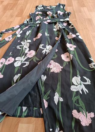 Красивое платье миди с разрезом в цветочный принт3 фото
