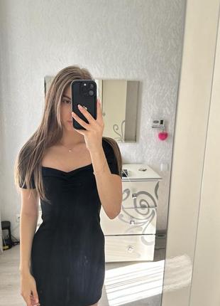Чорна сукня класична