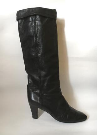 Осінні шкіряні чоботи