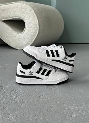 Кросівки adidas forum low white/black (36-45р)