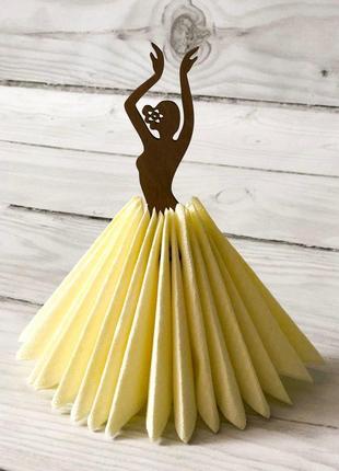 Салфетница танцовщица- красавица из дерева в пышном платье из салфеток