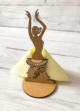 Підставка для серветок танцівниця - красуня з дерева в пишній сукні з серветок5 фото
