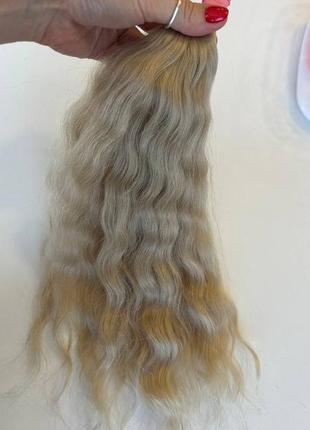 Волнистые натуральные волосы