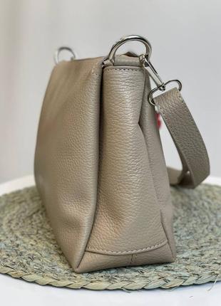 Класическая женская сумка средних размеров на длинном ремешке из натуральной кожи италия5 фото