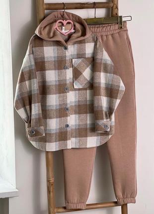 Теплый костюм с рубашкой в клетку для девочки