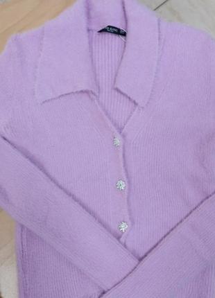 Укороченный свитер на пуговицах в приятных цветах5 фото