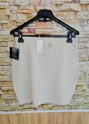 Короткая юбка бежевая по фигуре короткая бежевая юбка по фигуре