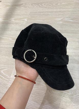 Чорне вельветове кепі bershka