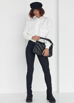Женская куртка-бомбер с накладными карманами укороченный молочный6 фото