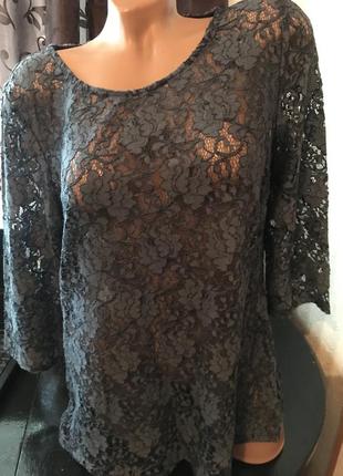 Красива гіпюрова мереживна блуза